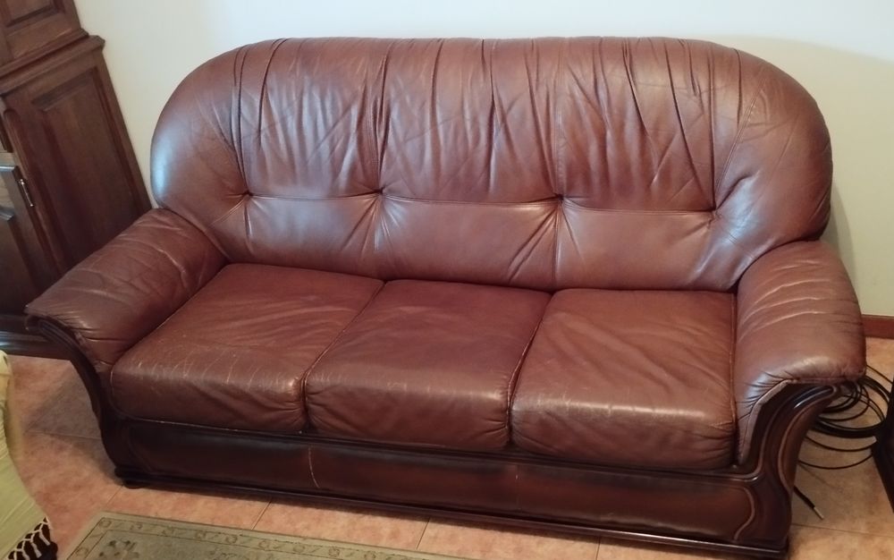 Sofá cama em pele