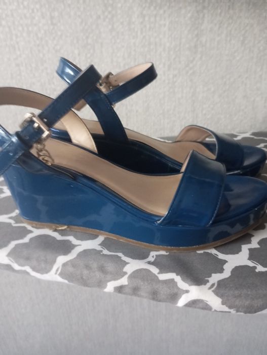 Ładne buty lakierki damskie