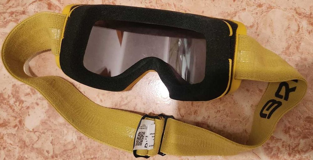 Máscara de neve Briko Chamonix, versão "Silver Cat 2", usada uma vez