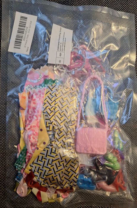 Zestaw ubranek dla Barbie 32 szt