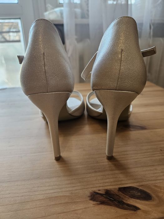 Ślubne buty na obcasie