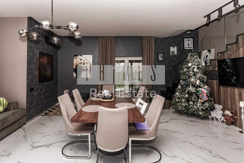 Продаж будинку 210 м2 з басейном Романків