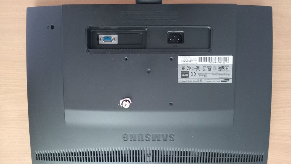 Монітор 19" Samsung syncmaster  E1920NW