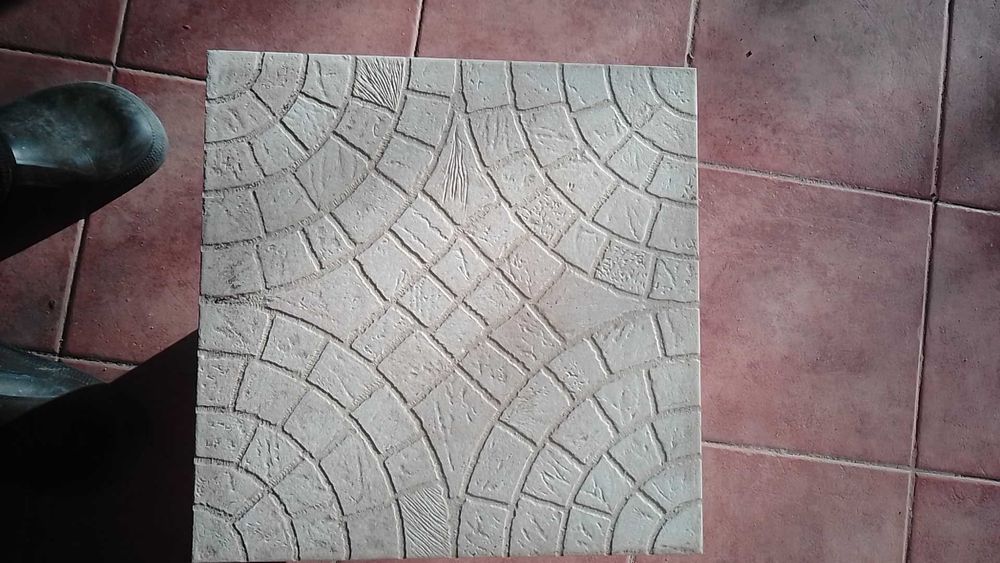 Calçada Portuguesa (bege).Pavimento cerâmico
