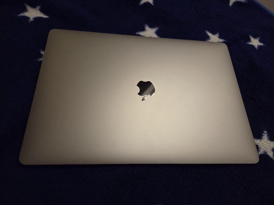 Apple Macbook Pro 15' i7 16gb ram  Retina Toichbar Super Stan
