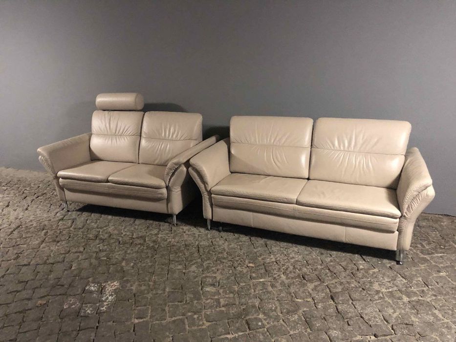 Шкірянi дивани двох та тримісний розкладний.   Німеччина