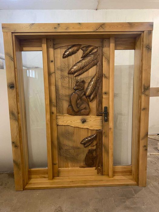 Drzwi drewniane rzeźbione