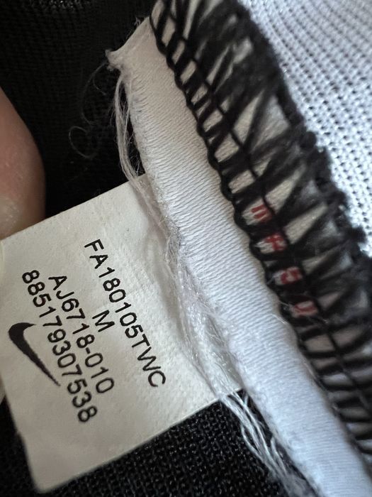 Rozpinana bluza czarna z kapturem r. 137-147 Nike