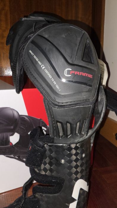 Joelheiras Leatt C Frame Pro Carbon