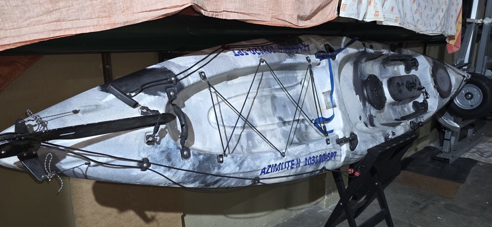 Canoa Rio / Mar, com acessórios para pesca, caneiros, sonda, bateria