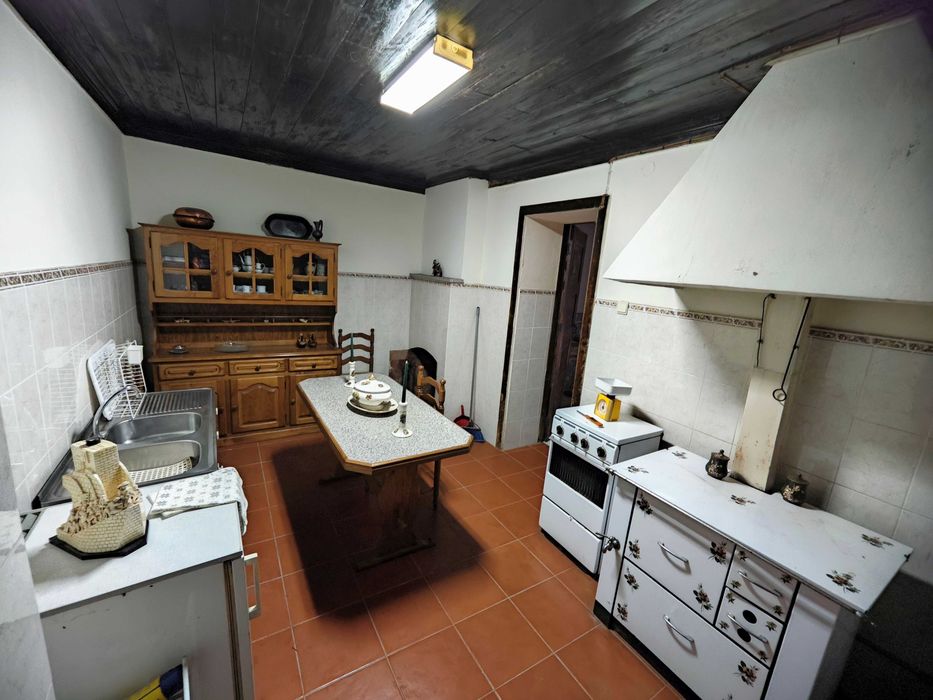 Vende-se vivenda em Trancoso próxima do centro histórico