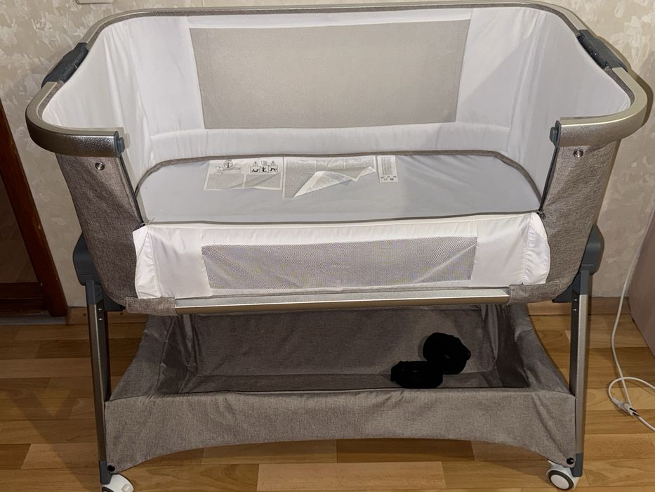 Продам приставне ліжечко Carrello Aria