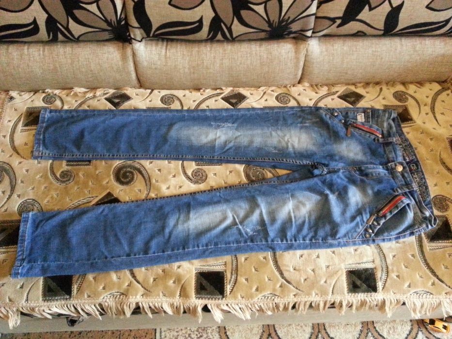 продам джинсы для мальчика