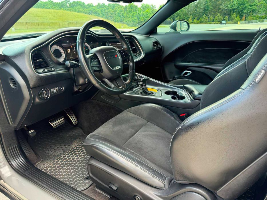 Dodge Challenger      2017
