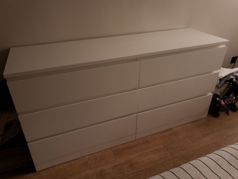 Komplet łóżko + 2 szafki nocne + komoda