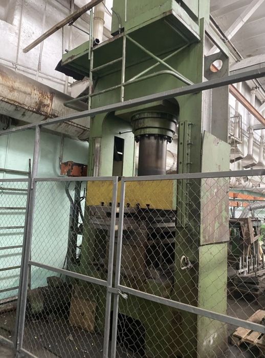 Гідравлічний прес для металообробки