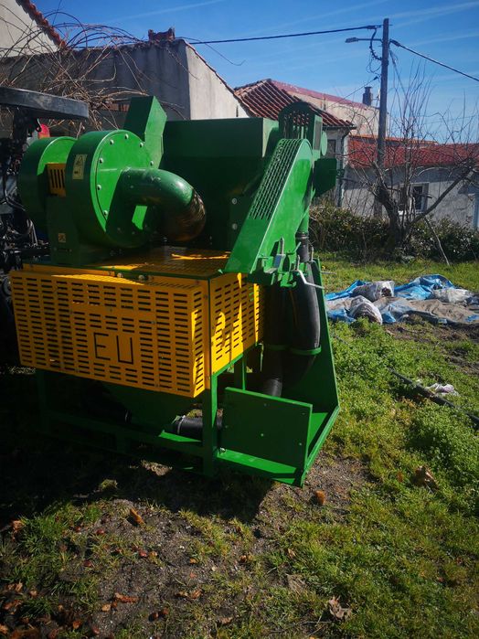 Vendo máquina de apanhar castanhas.