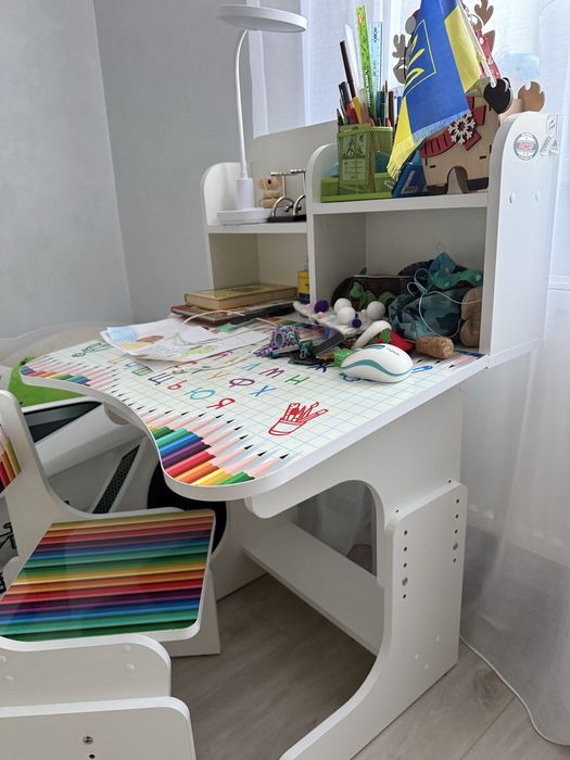 Дитяча парта зі стільчиком