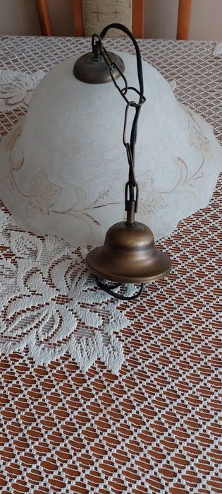 Lampa wisząca sufitowa.