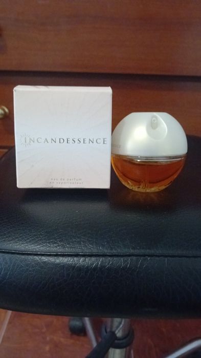 Perfumes e bolsas