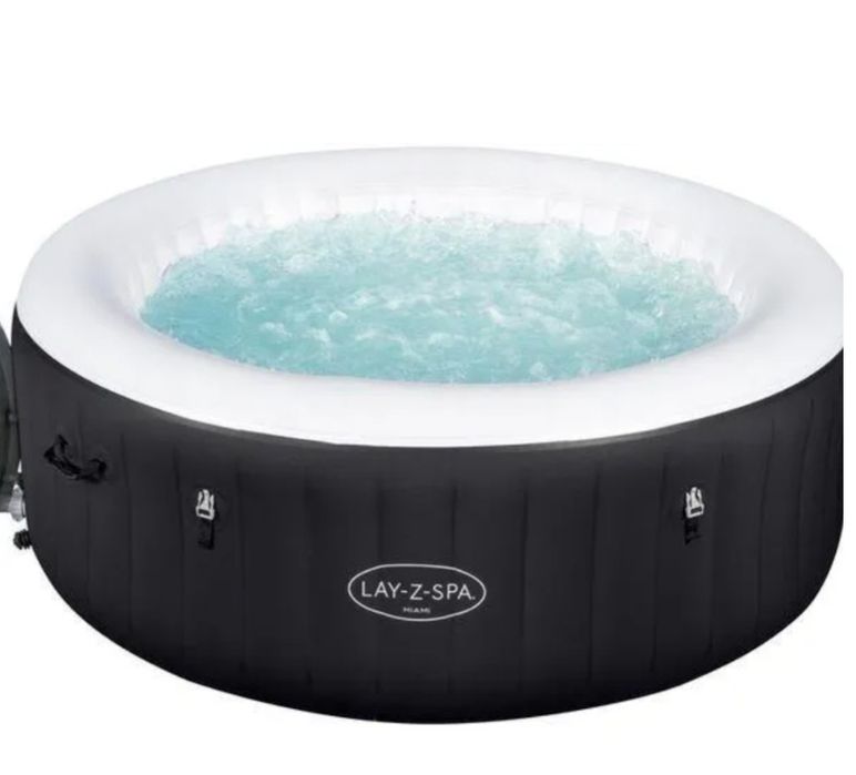 Niecka  Jacuzzi LAY-Z-SPA Miami