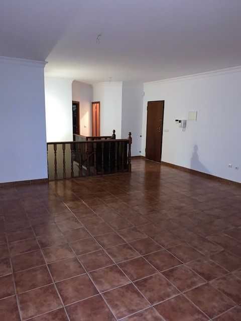Duplex T4 para arrendamento em Santarém
