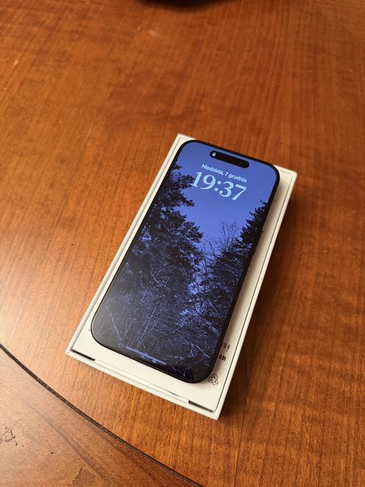 Iphone 15 pro granatowy