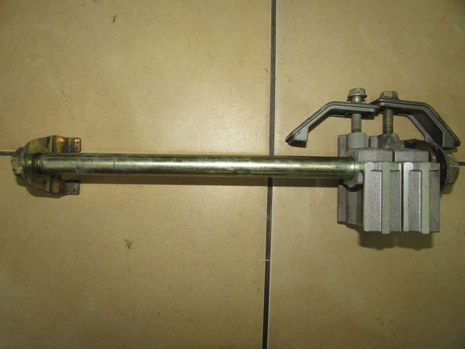 Ducati Monster 600 oś koła tył napinacze