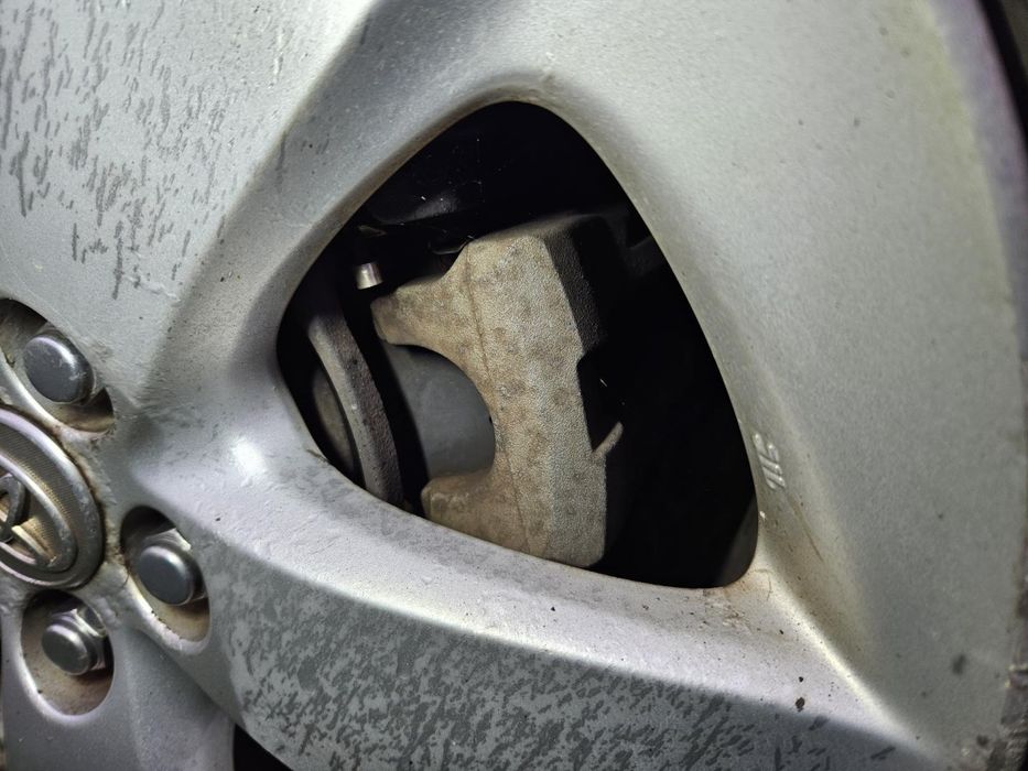 calíper de freio traseiro esquerdo toyota prius