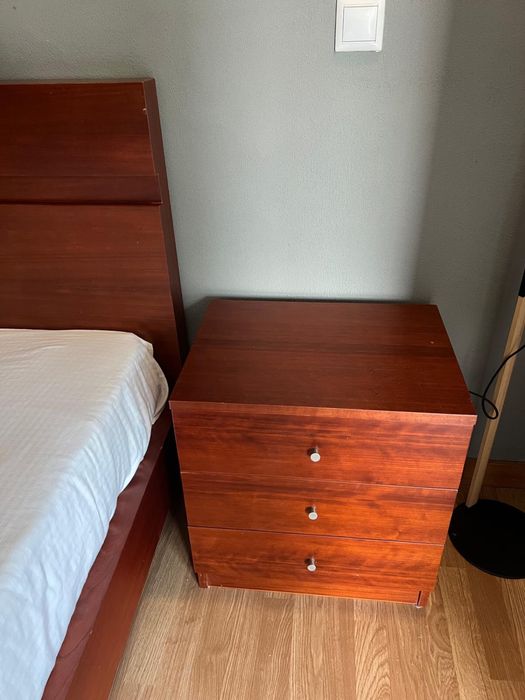 Mobília de quarto em madeira