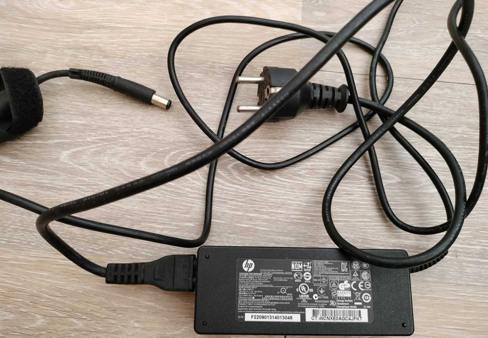 Vendo PC HP com Carregador