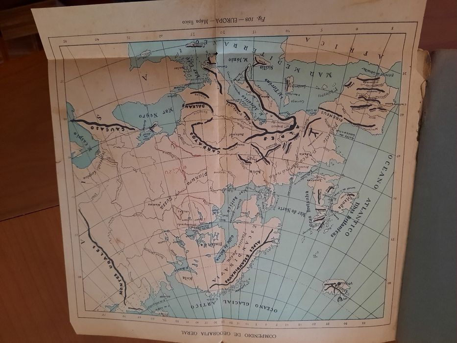 Livro Documentação cartográfica anexo ao compêndio de Geografia Geral