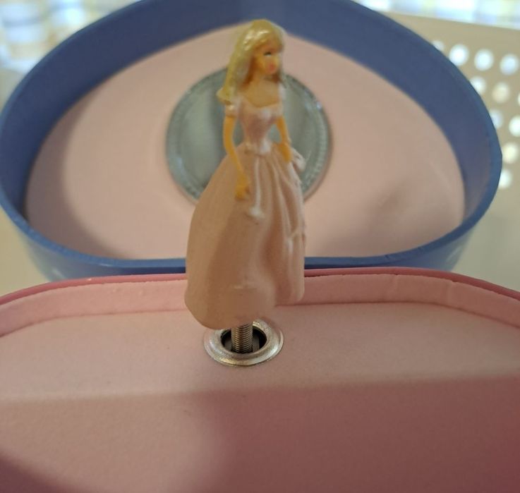 caixa de música da Barbie- NOVA