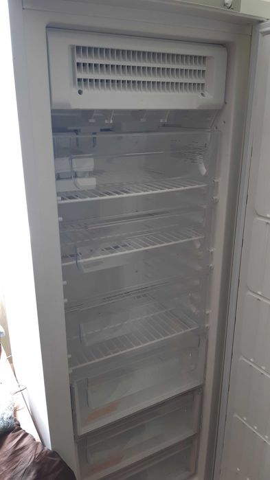 Продам морозильную камеру Indesit