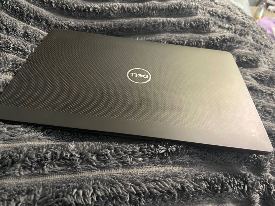 Чудовий ноутбук Dell у гарному стані