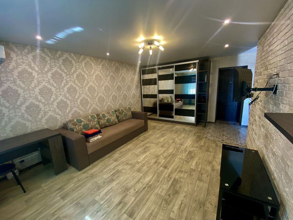 1 кім-на квартира з ремонтом біля центру .Тепла .