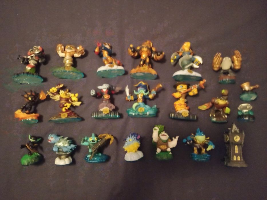 Skylanders bonecos e portais
