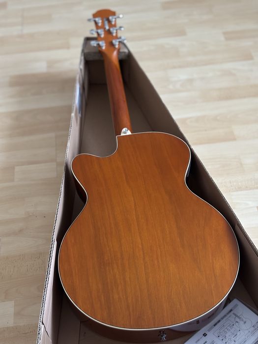 Sprzedam gitarę Yamaha CPX 600 elektroakustyk