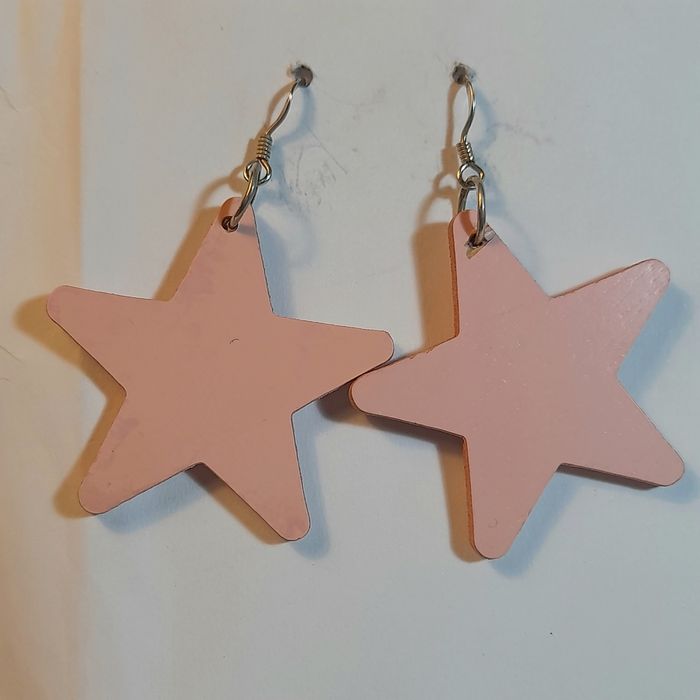 Brincos em Madeira minimalistas em forma de Estrelas