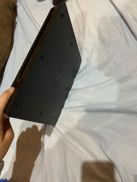 PS4 Normal // 3 Jogos // 1 Comando