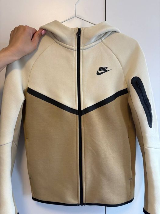 Кофта на хлопчика.Nike TCH FLC оригінал.Розмір L 12-13 років.Дуже гарний стан.