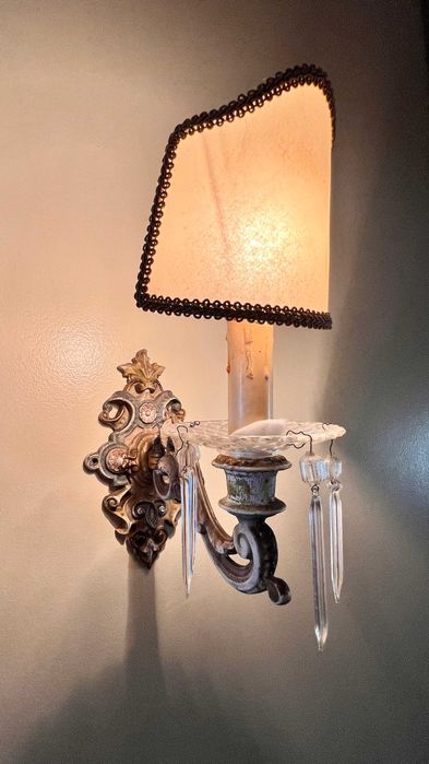 Conjunto Vintage: Credência, Espelho e Candeeiros de Parede