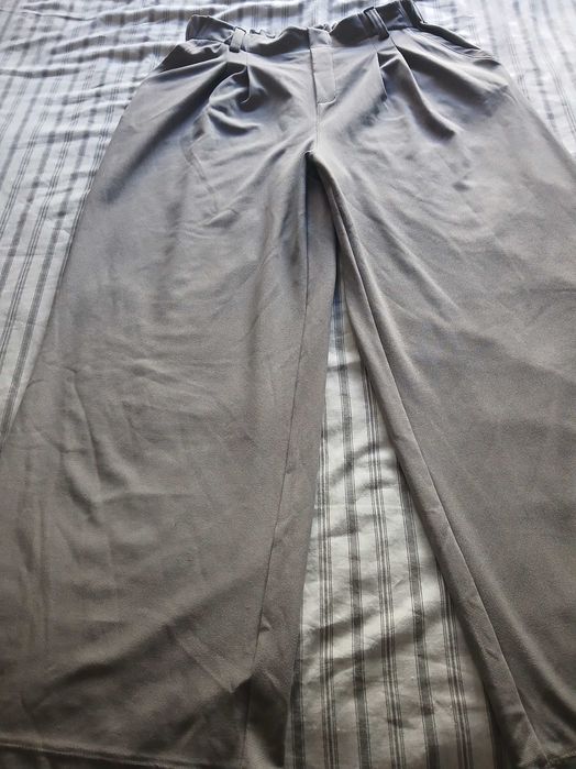 Calcas em polyester, tamanho L.