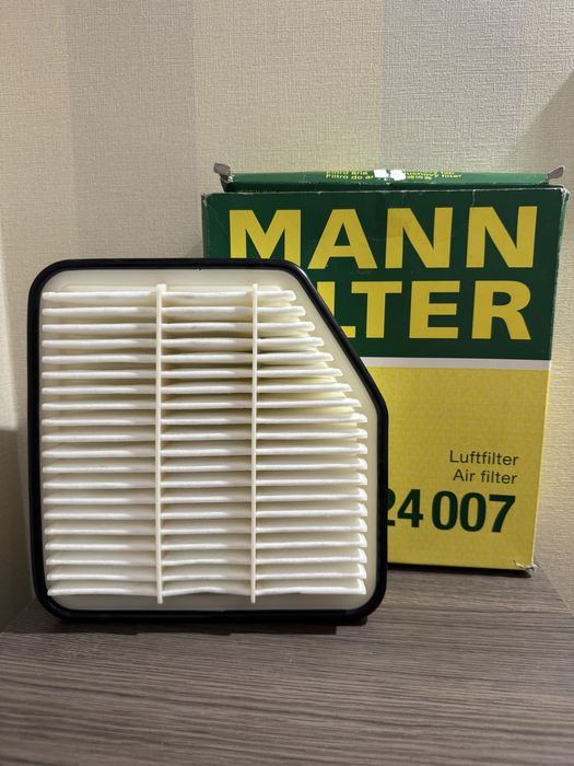 Повітряний фільтр MANN C24007