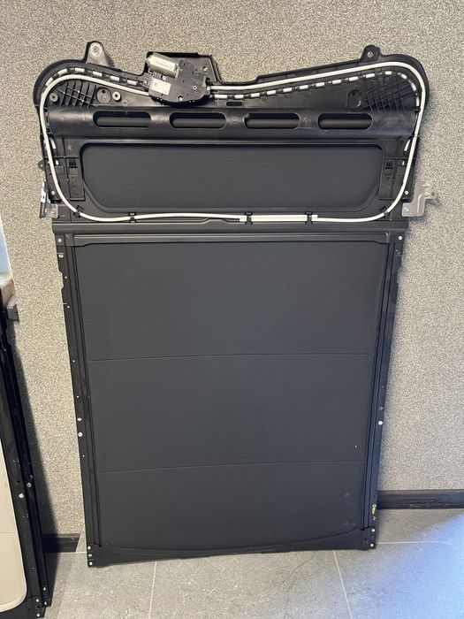 Roleta żaluzja dachu czarna Nissan Qashqai J11