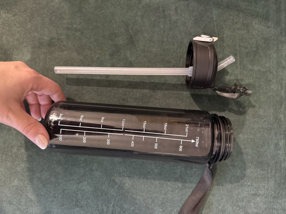 Bidon Motywacyjny z Miarą Czasu i Objętości – 750ml – Stan Idealny!