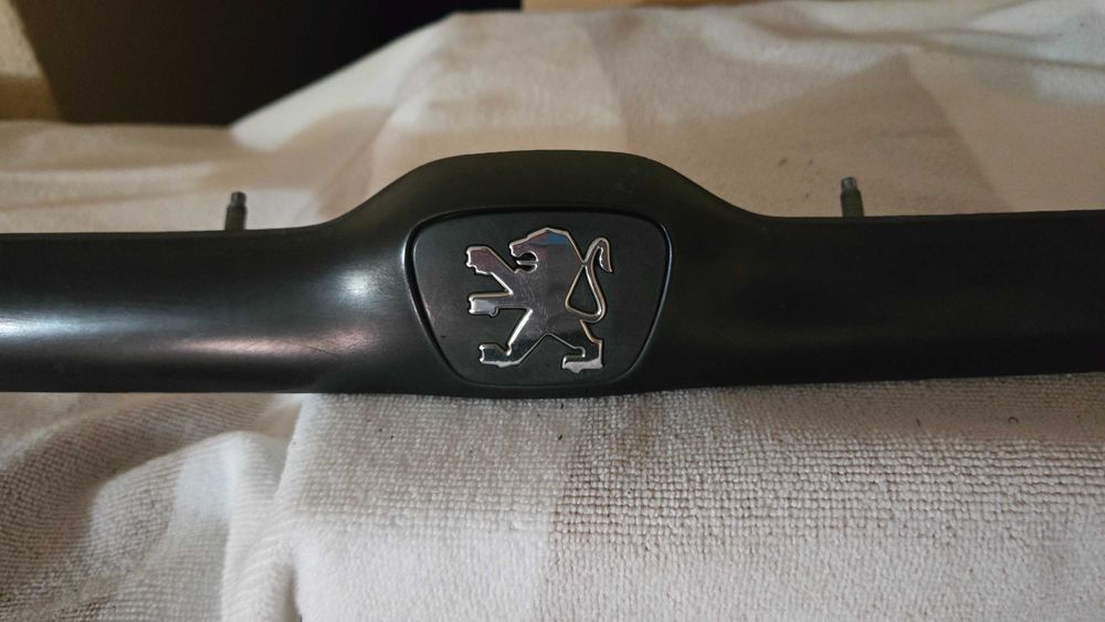 Barra puxador porta da mala bagageira Peugeot 206