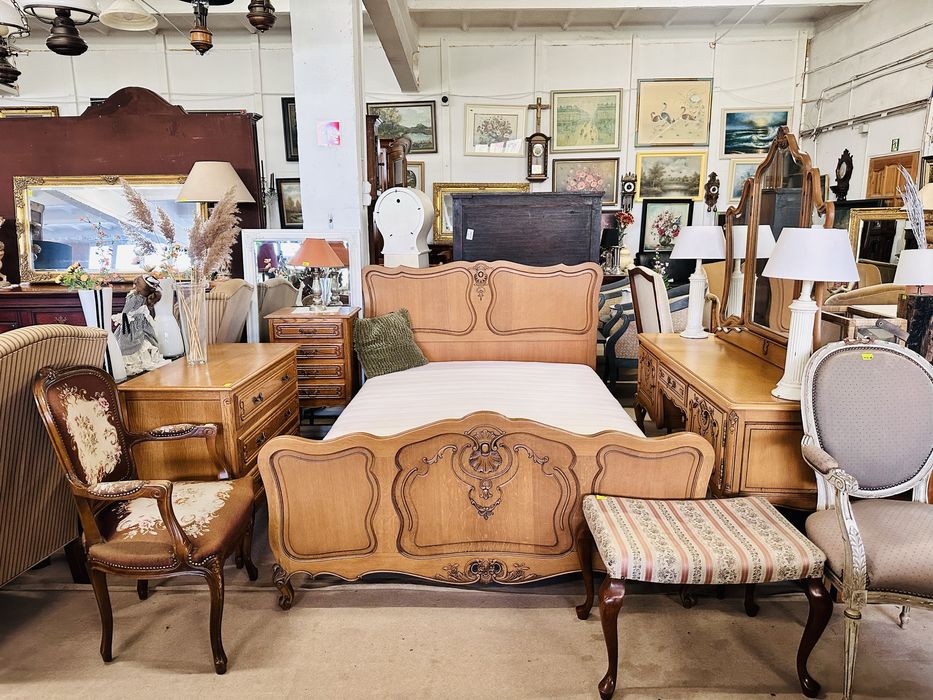 SALON 1000 metrów :) Komplety wypoczynkowe komody stoły itd:)