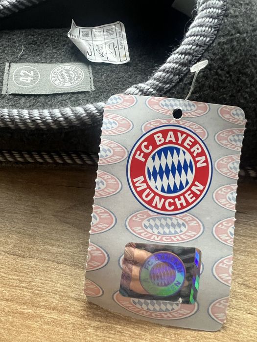 Pantofle męskie z logo Bayern Monachium
