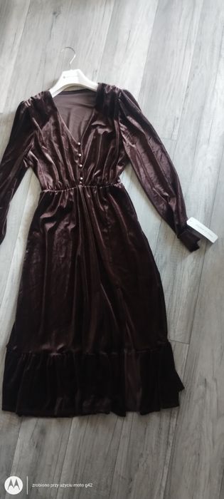 Piękna sukienka welurowa